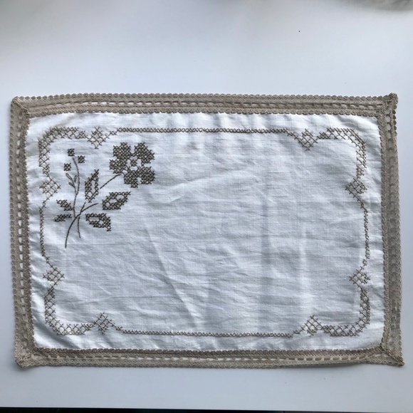 Vintage Collection of Taupe Floral Linen Placemats & Napkins - Picture 3 of 6